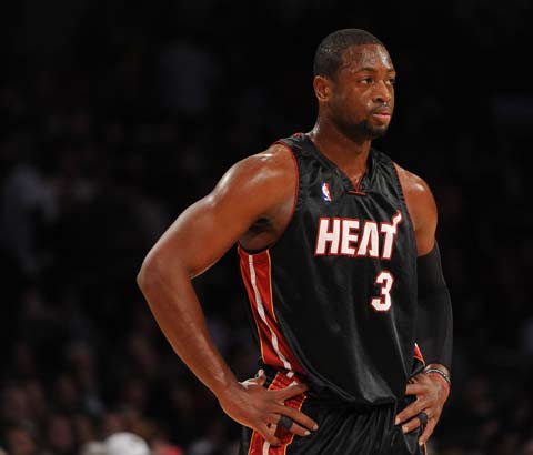 泰山两连击攻势渐起，泽卡爆射击中门框.