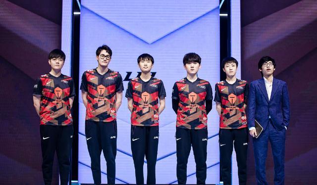 山东淘汰青岛！克里斯轰28分，高诗岩杀死比赛，谢智杰防守极佳！